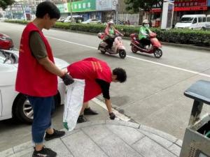 重点对沿街商铺进行垃圾分类检查指导维护商铺周边环境卫生工作推进垃圾分类工